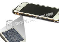 Macchina fotografica dorata del telefono cellulare di Iphone 6 di colore utilizzata nel gioco di carte privato