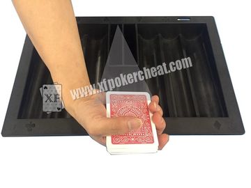 La macchina fotografica del vassoio del chip ha letto il supporto invisibile della mano delle carte da gioco al gioco del Texas Holdem